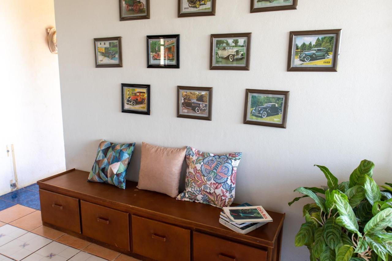 Hostel Bouganvilia Bed And Breakfast San Ramón 外观 照片